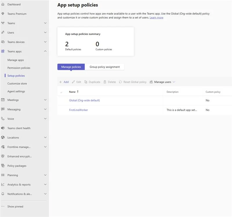 Haz clic para ampliar Página de directivas de configuración de la aplicación Microsoft Teams que muestra la directiva predeterminada global para toda la organización con la pestaña "Administrar directivas" seleccionada.